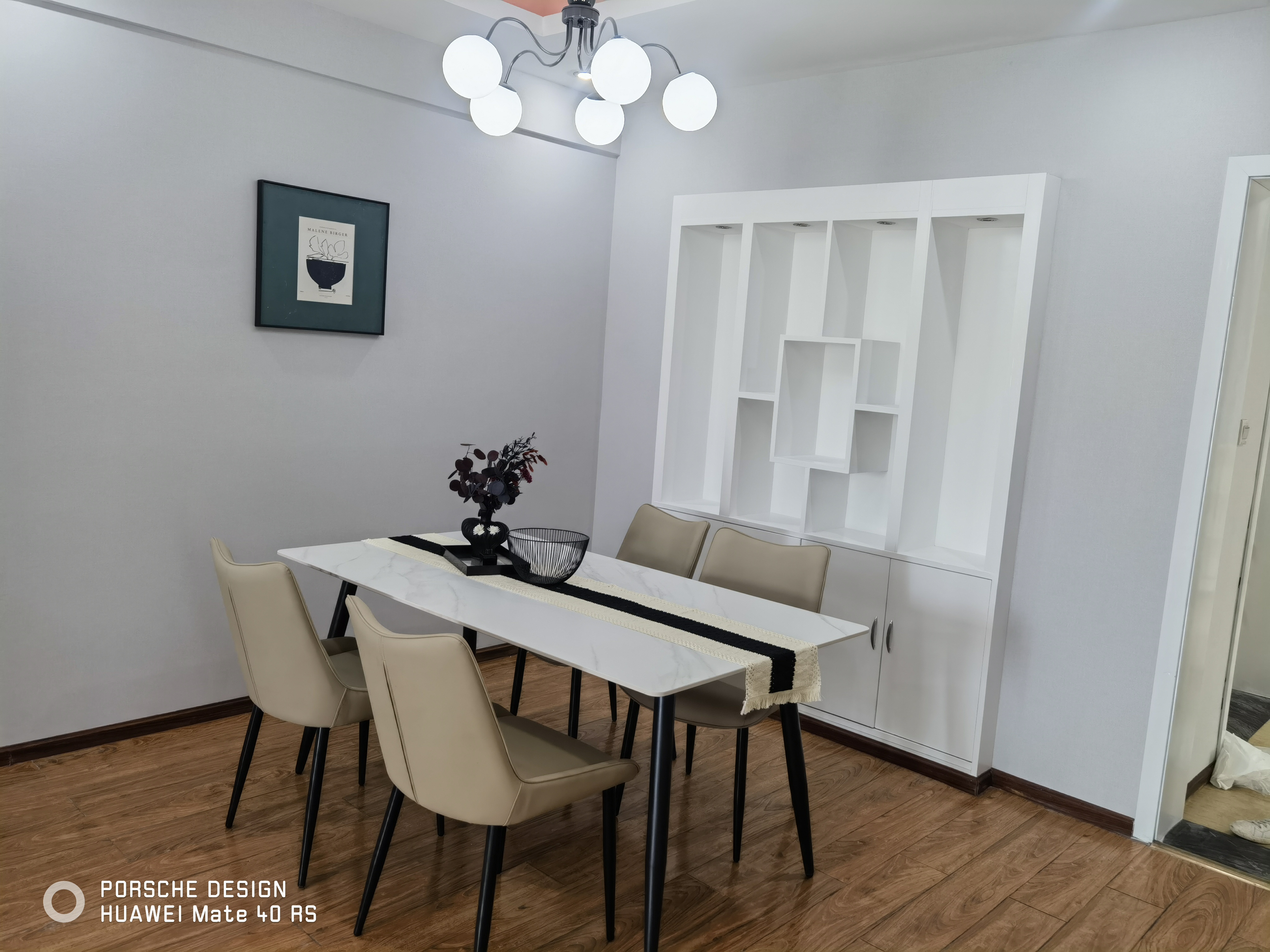 本人从事装修12年，熟悉装修各项流程工艺及疑难杂症，主营房屋美化，翻新改造，精装，免费设计，需要卖房前美化施工设计的联系我，需要翻新改造的联系我，免费设计，只挣点人工辛苦费，价格相当实惠，欢迎合作咨询