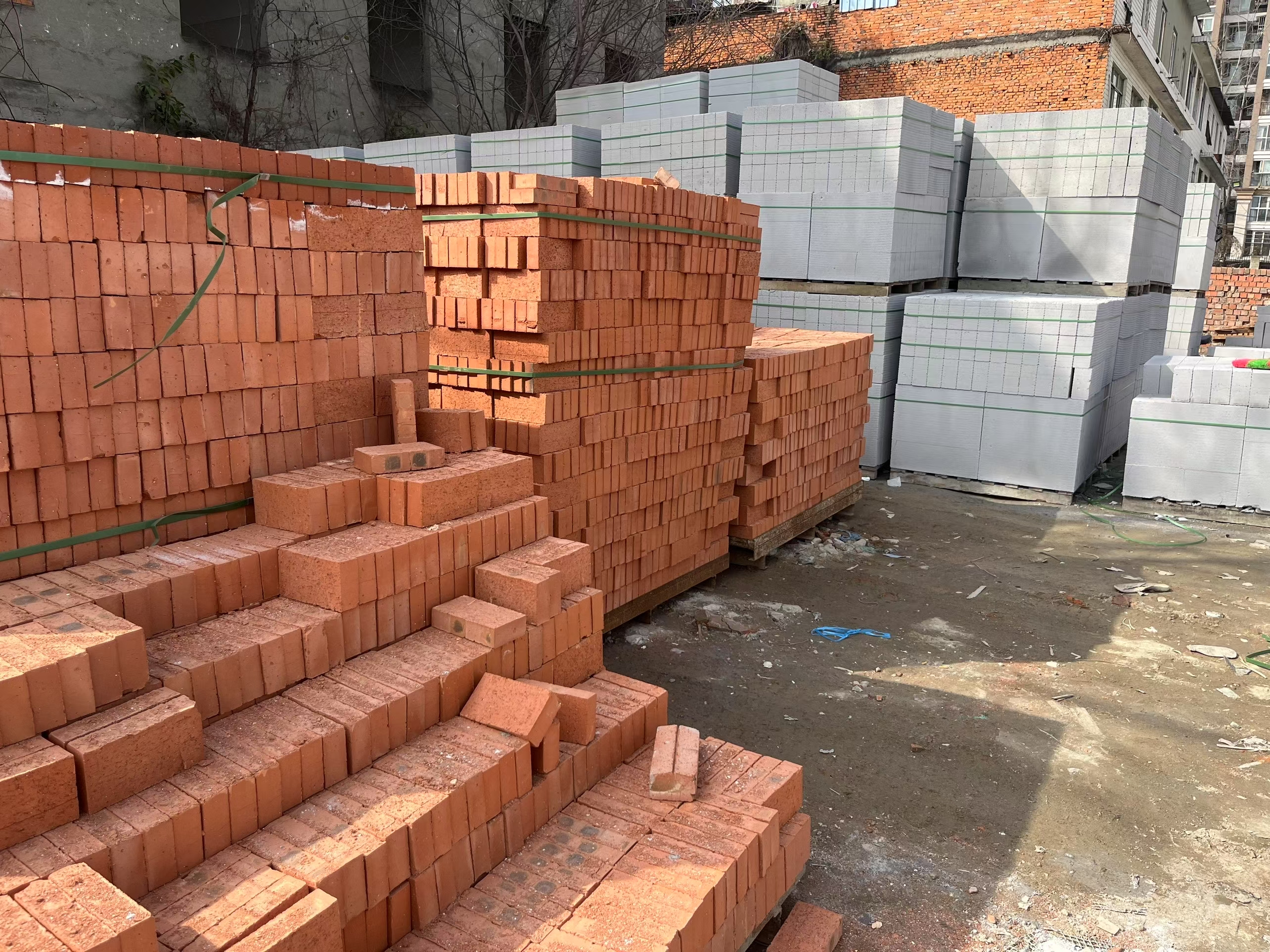 河沙水泥。加气块红砖，全成都配送，随时了安排，15228846192