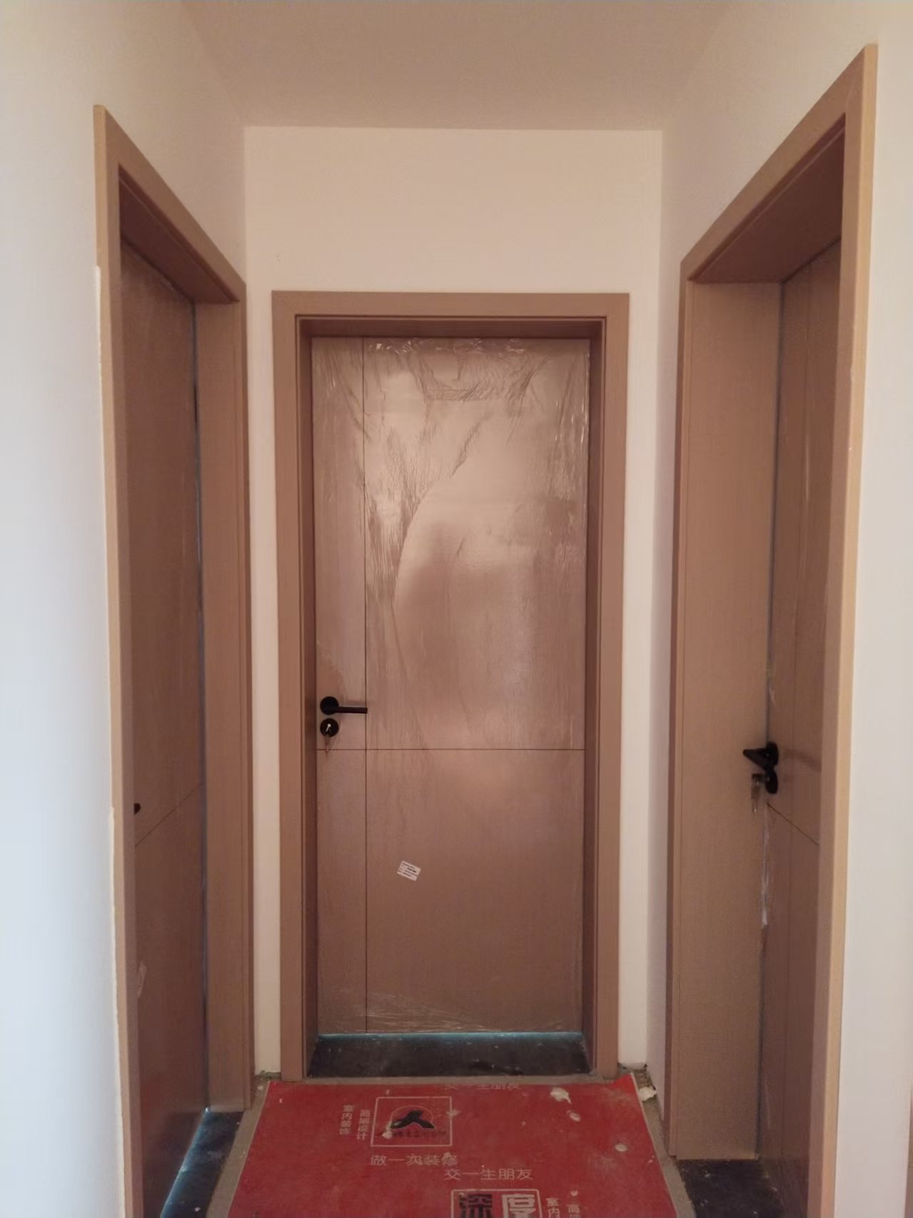 实木门安装现场
