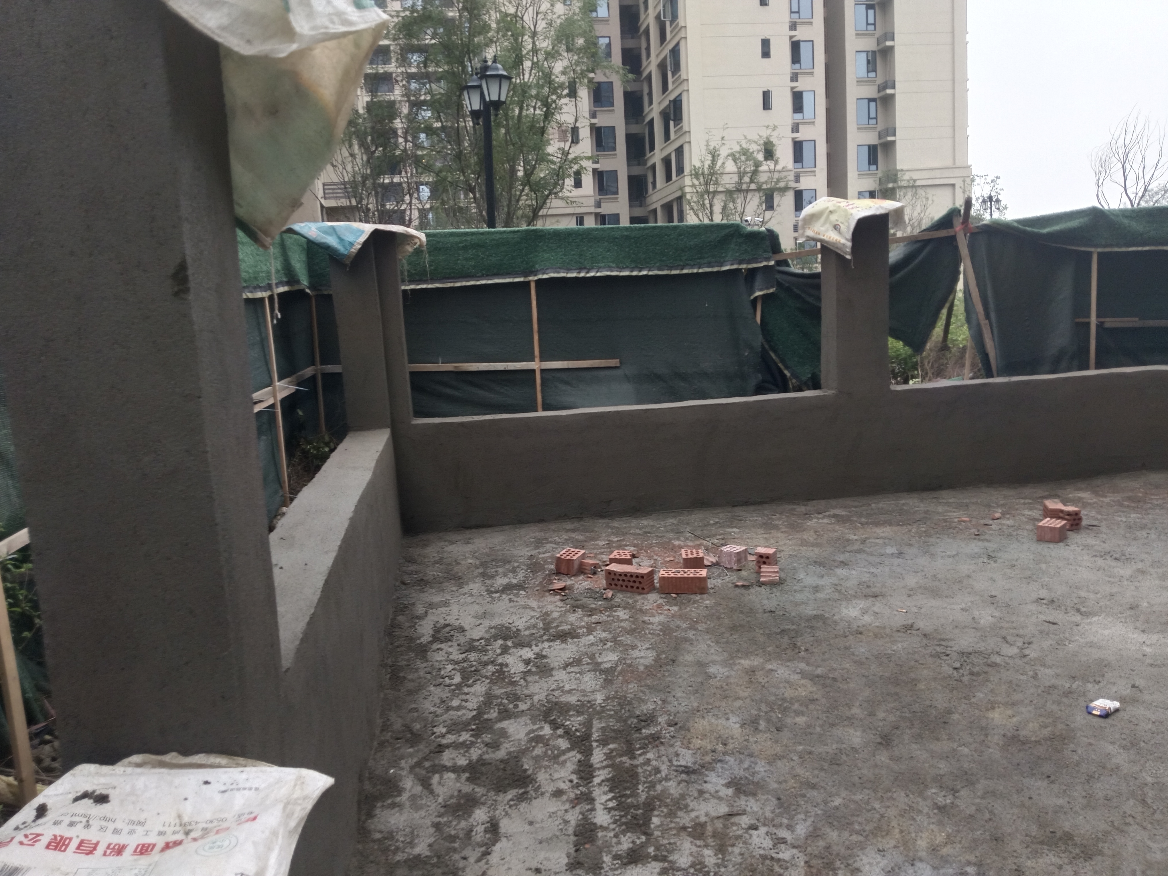 我在成都做装修十来年，职业技术学院毕业，找我装修就省心又剩钱，保质保量！关系来电15228846192