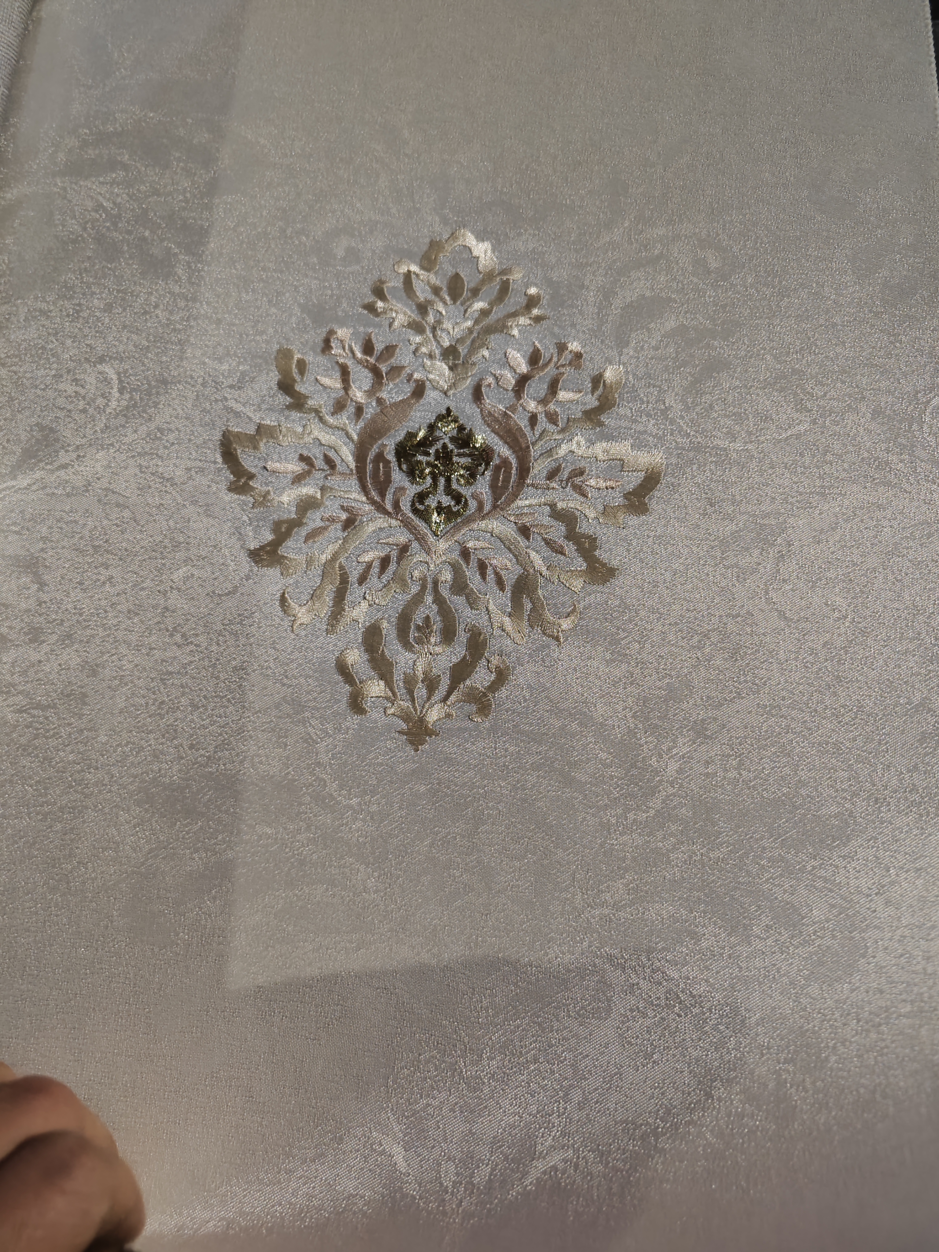 在成都专业旧房翻新贴墙布