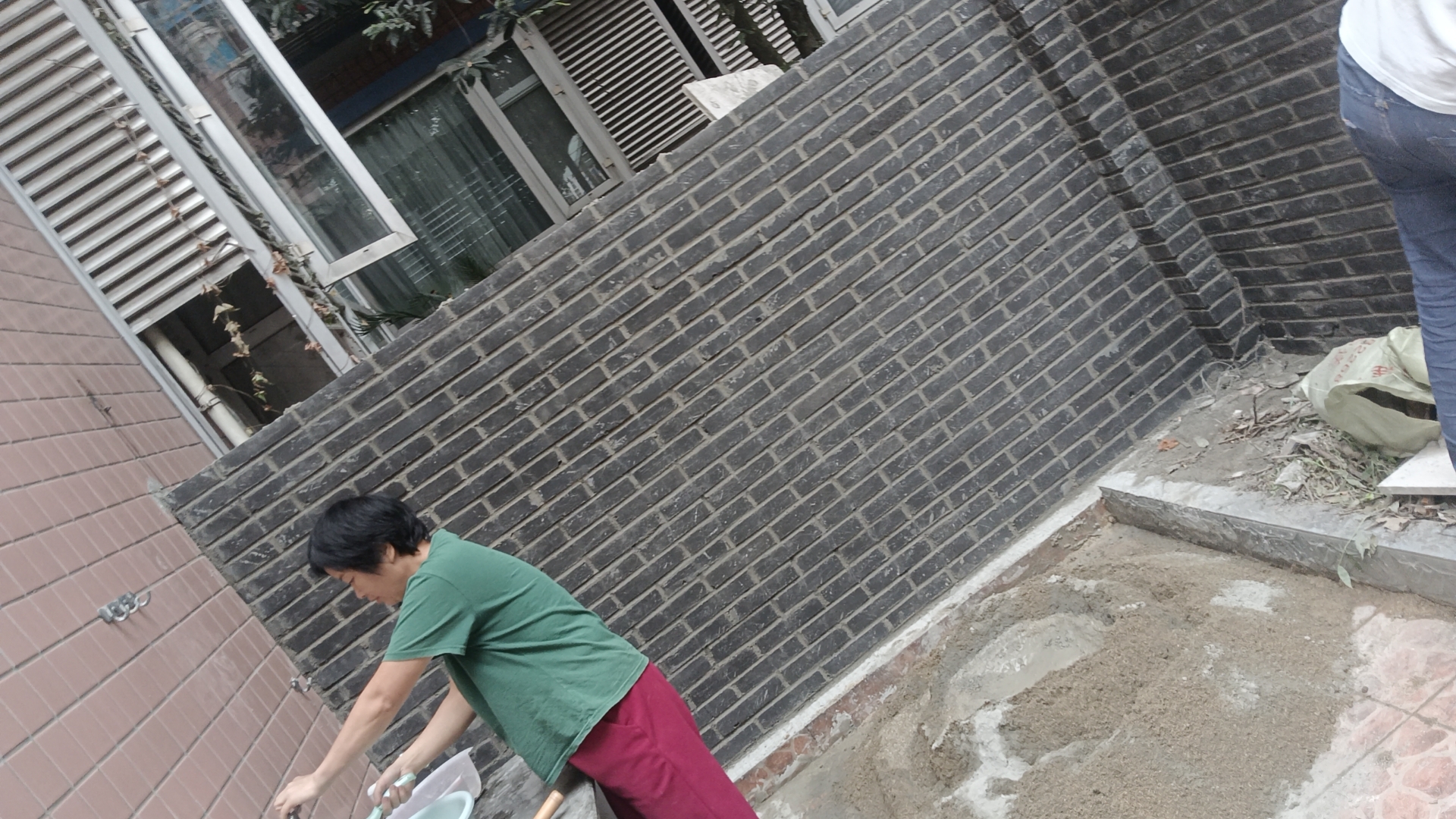 砌砖抹灰，就找我，加气块红砖，包工包料，包做工，都可以，我是自己干不是穿穿，十多年装修公力15228846192