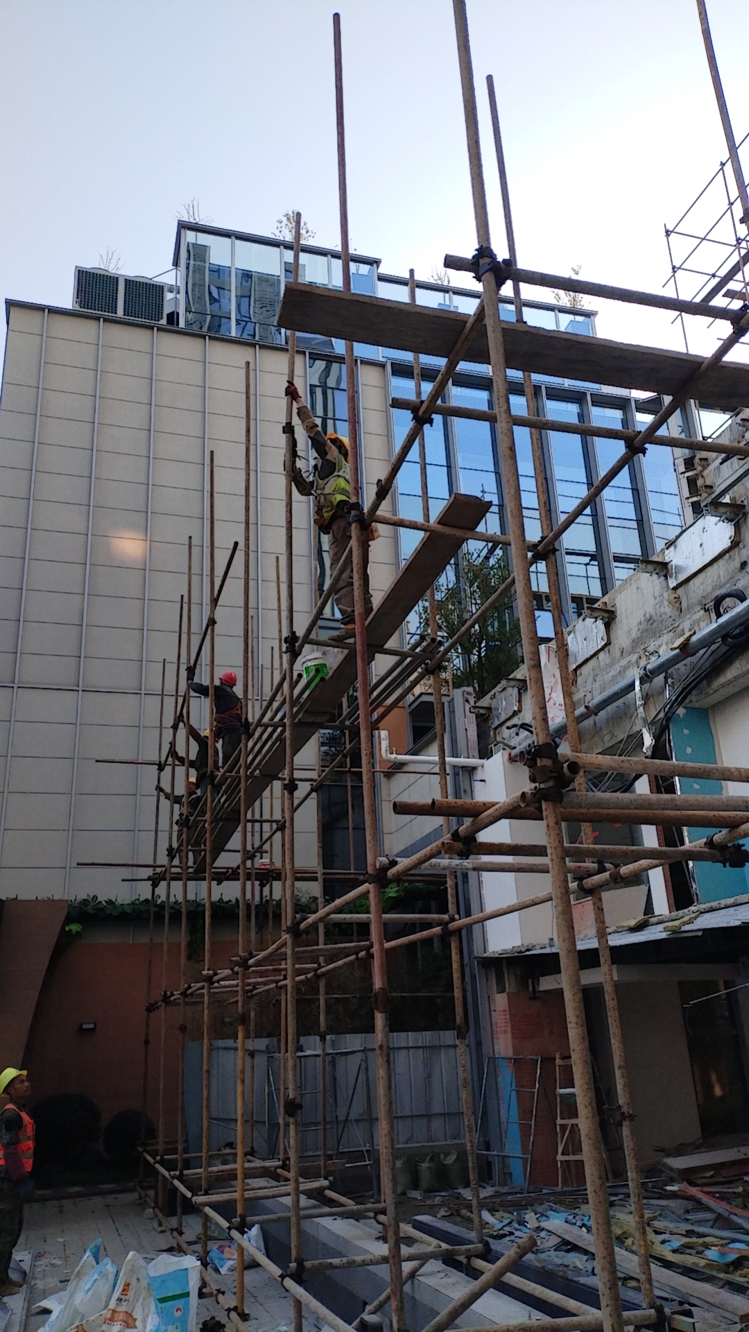 别墅：现浇;钢构搭建，质量可靠，价格心动