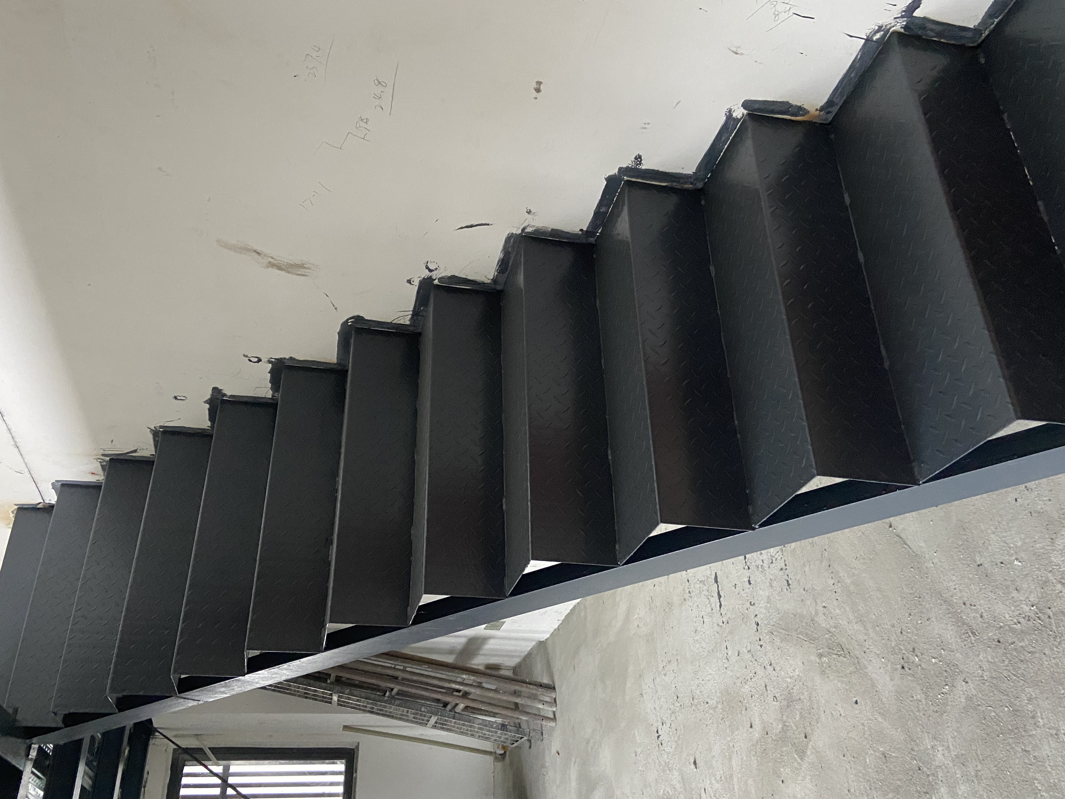 钢结构搭建阁楼、钢架楼梯、混凝土搭建、混凝土楼梯、土建改造工程