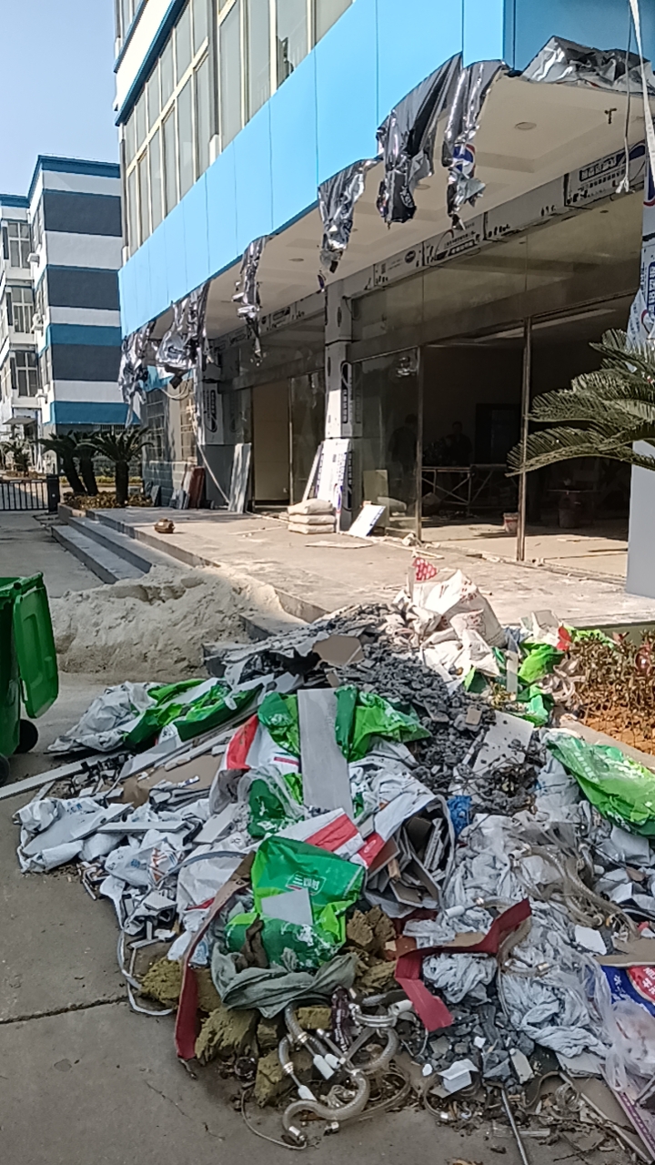 江西省南昌市的朋友们，店铺需要装修的事情可以联系我