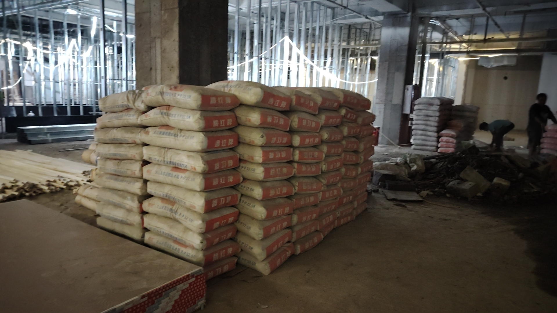 成都星静建大众建材有限公司配送各种品牌水泥纯黄沙各种品牌瓷砖胶砂浆王抗裂砂浆加气砖标砖13石米石白水泥陶粒拌砂浆等等等等