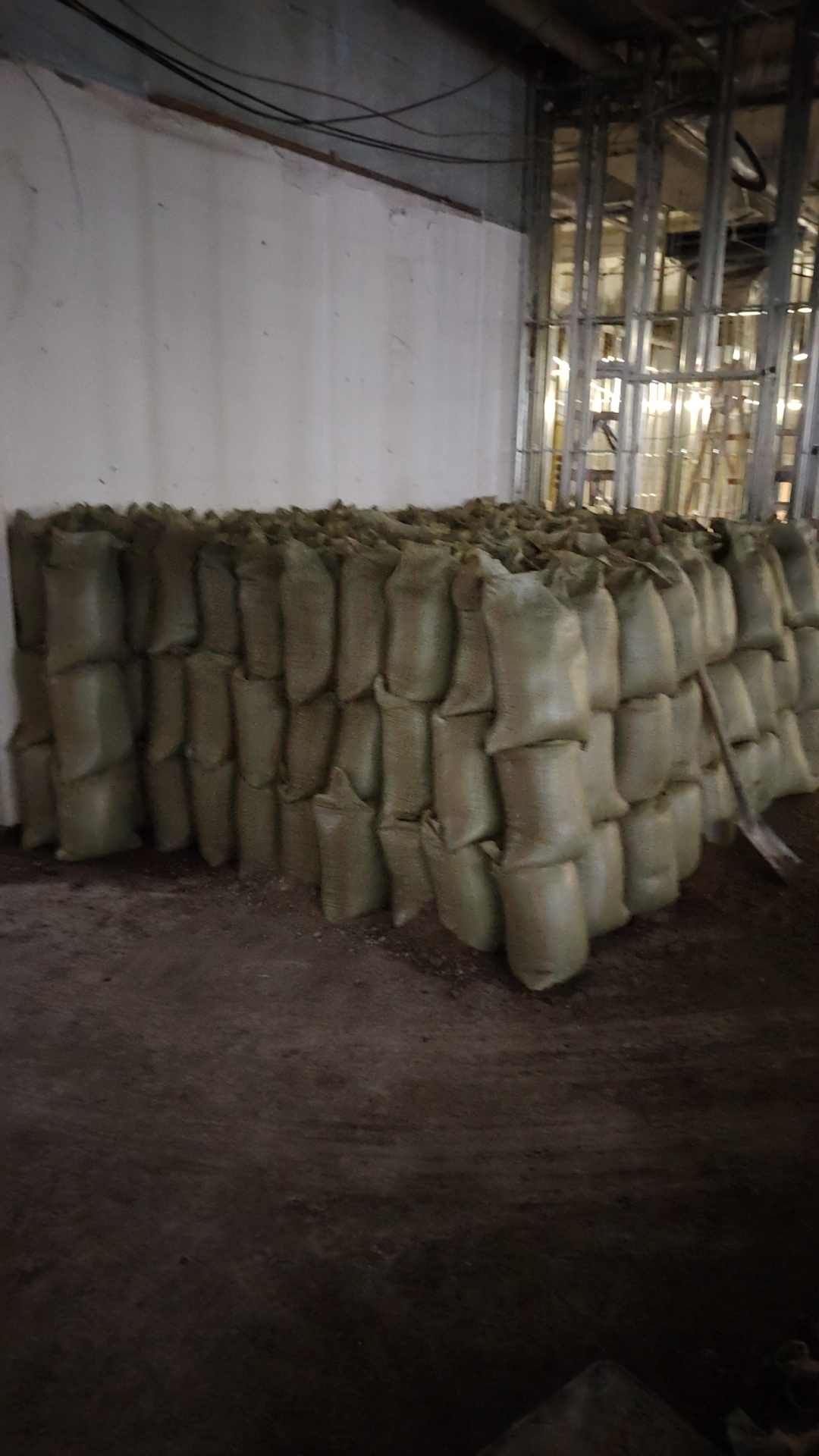 成都星静建大众建材有限公司配送各种品牌水泥纯黄沙各种品牌瓷砖胶砂浆王抗裂砂浆加气砖标砖13石米石白水泥陶粒拌砂浆等等等等