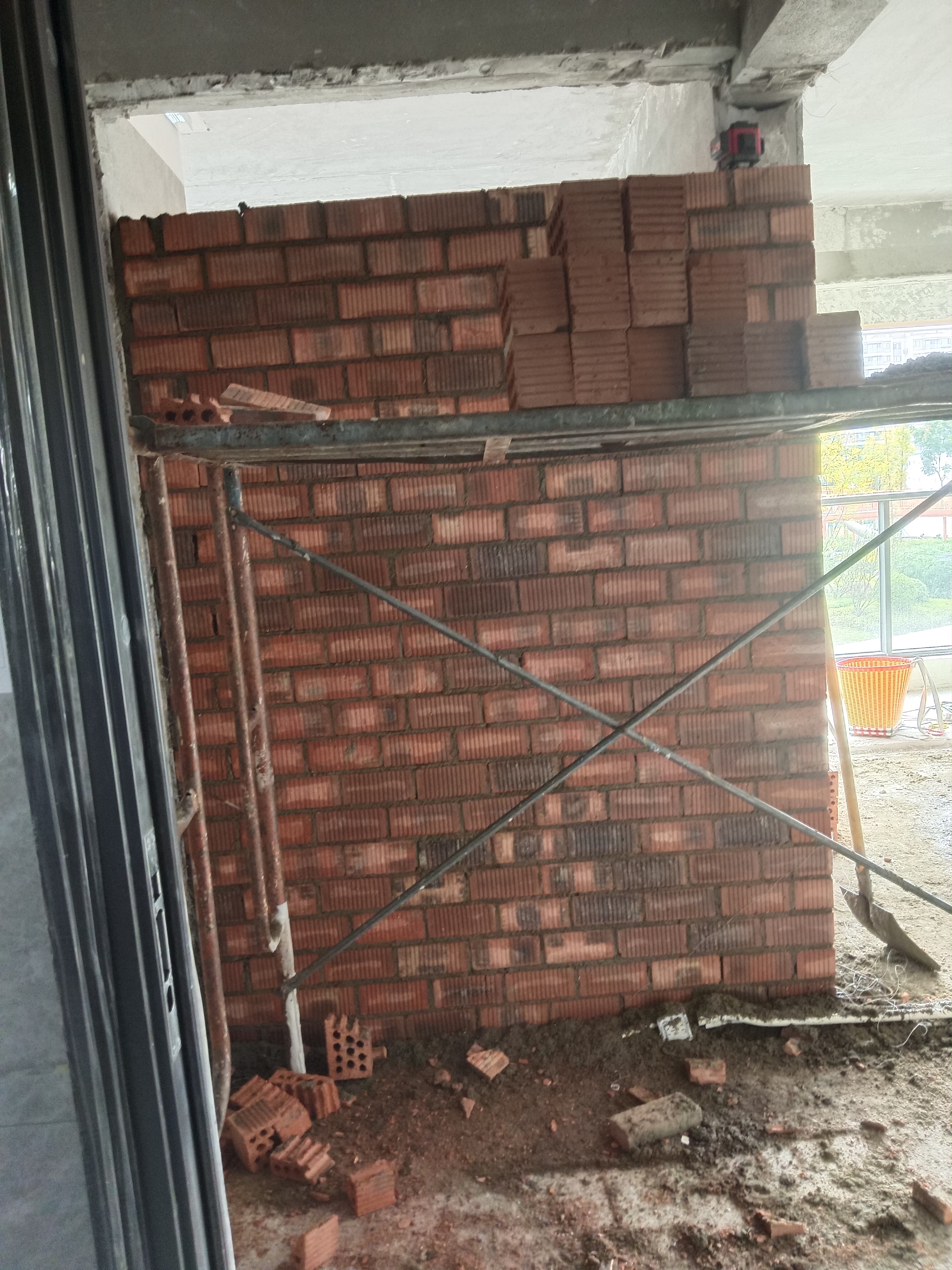 砌砖抹灰就找我，15228846192职业杀手，加气块，红砖，抹灰金通图纸，工装家装自建房，工作经验十多年，欢迎公司老总，业主来电