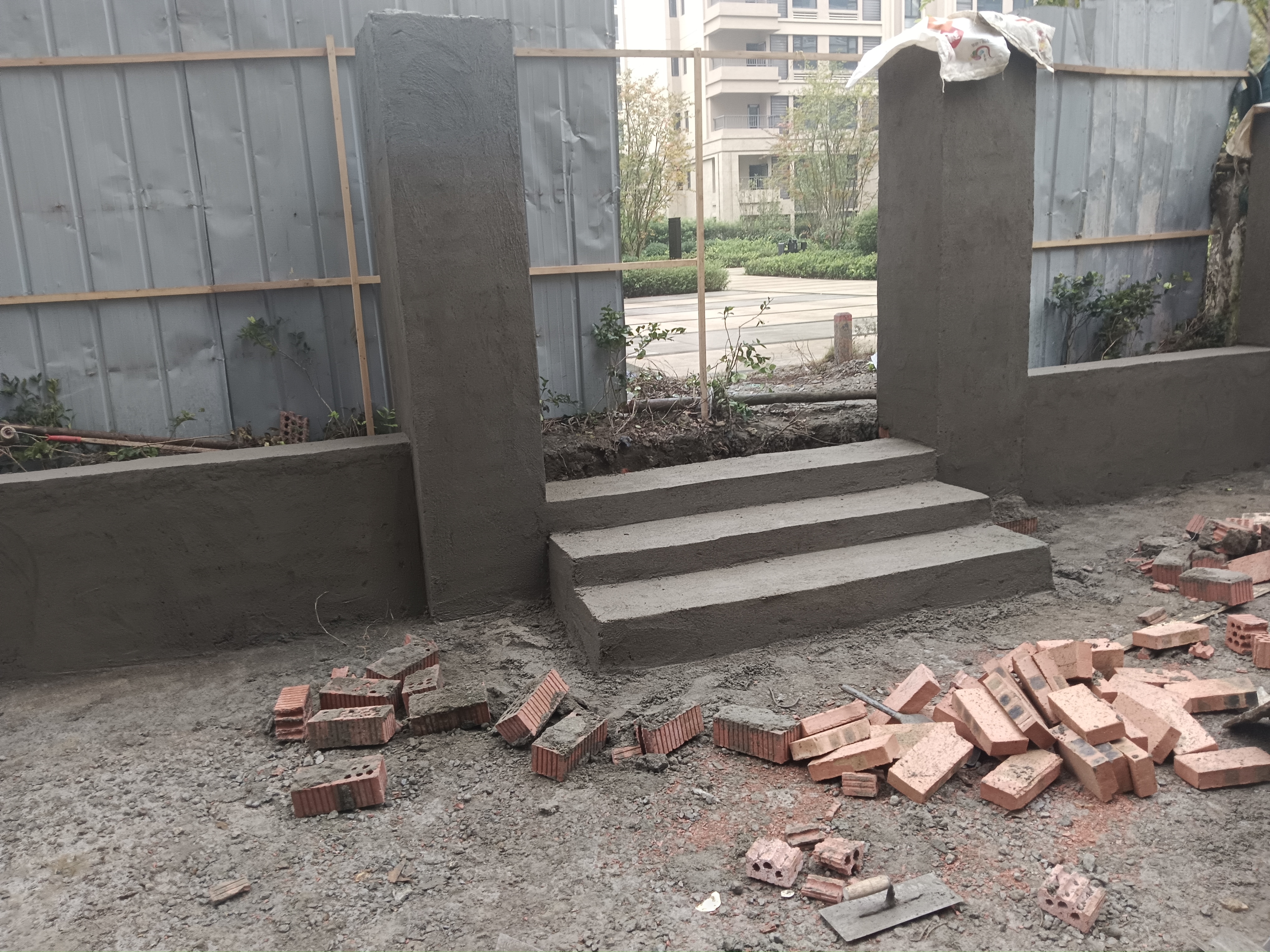 砌砖抹灰就找我，15228846192职业杀手，加气块，红砖，抹灰金通图纸，工装家装自建房，工作经验十多年，欢迎公司老总，业主来电