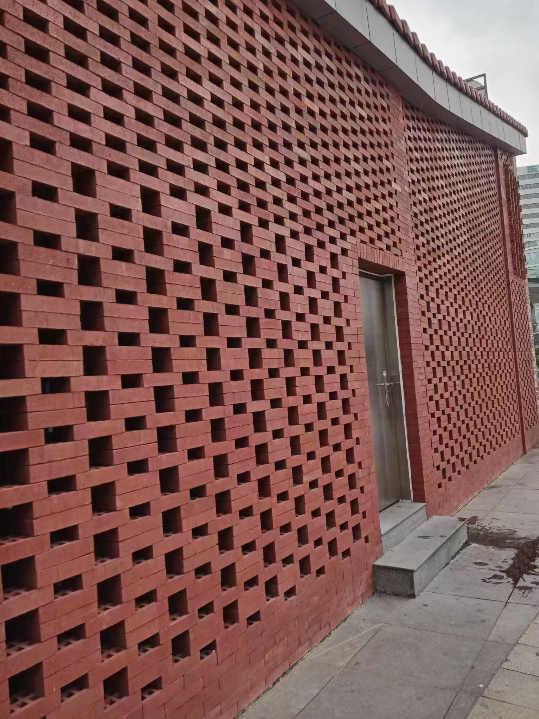 本团队以回成都，专业加气块，红砖隔墙，大量接单，大小平均可。工具齐全，包工包料，包平方都可以安排，。欢迎来电15228846192