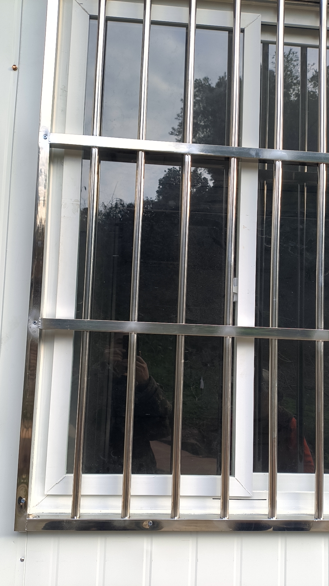 门窗，不锈钢防护栏，钢结构。