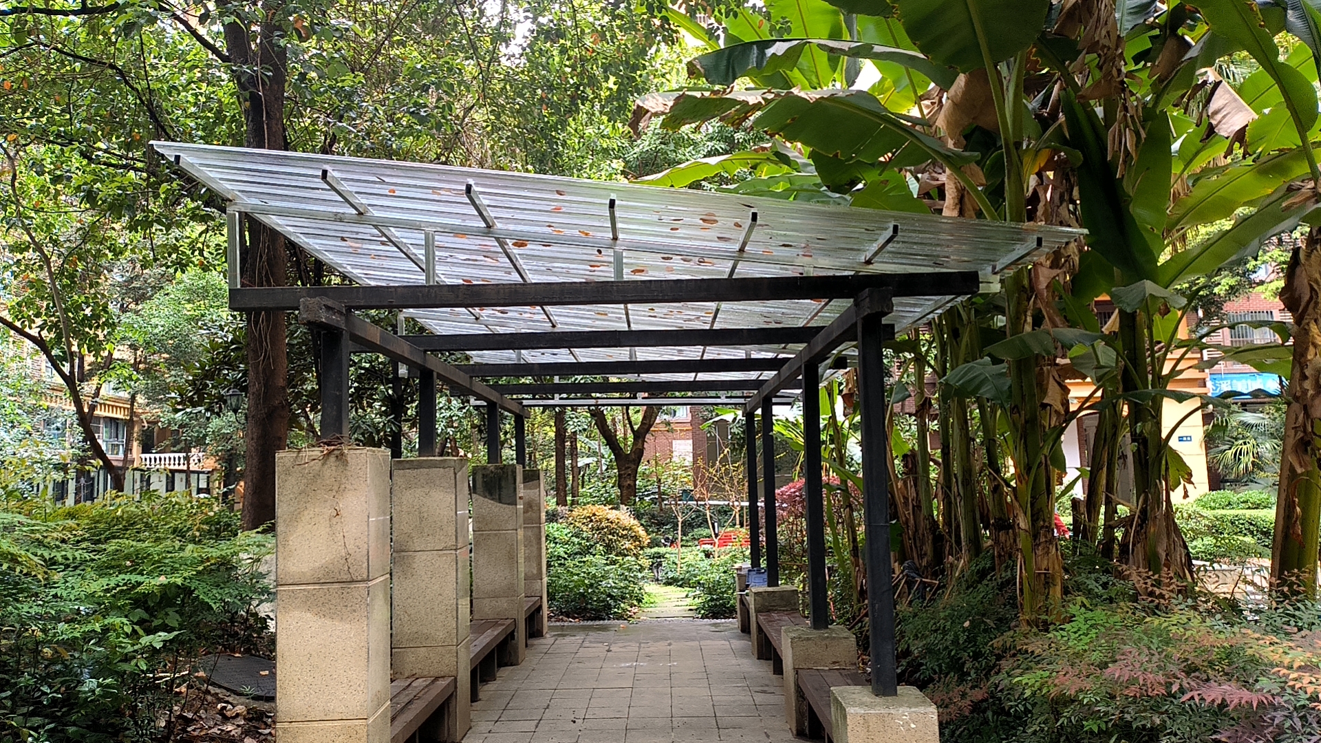 门窗，不锈钢防护栏，钢结构，防盗纱窗，各种窗户维修。