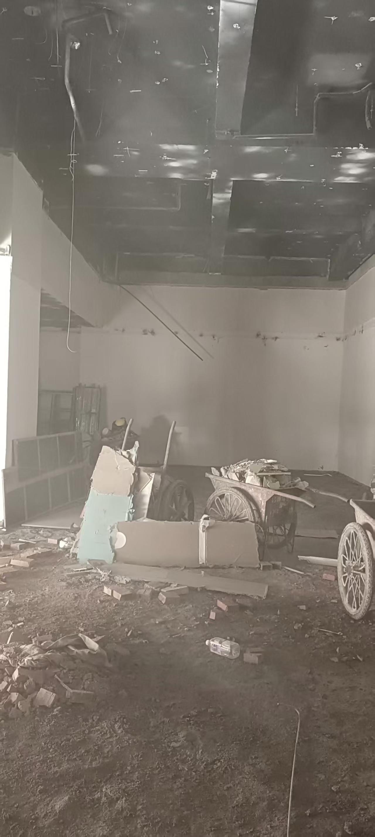 拆除砸墙清运